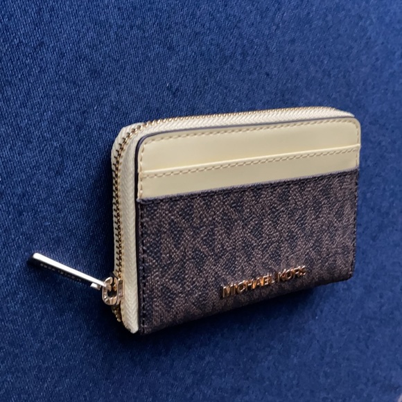 Michael Kors Medium Zip Around Card Case - Picture 2 of 16